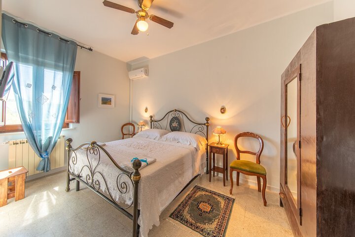 Room 28 of 127