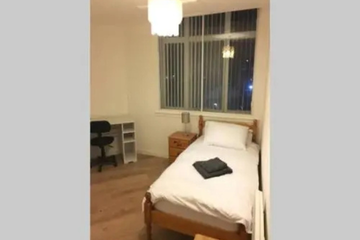 Room 2 of 8
