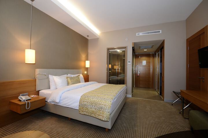 Room 12 of 84
