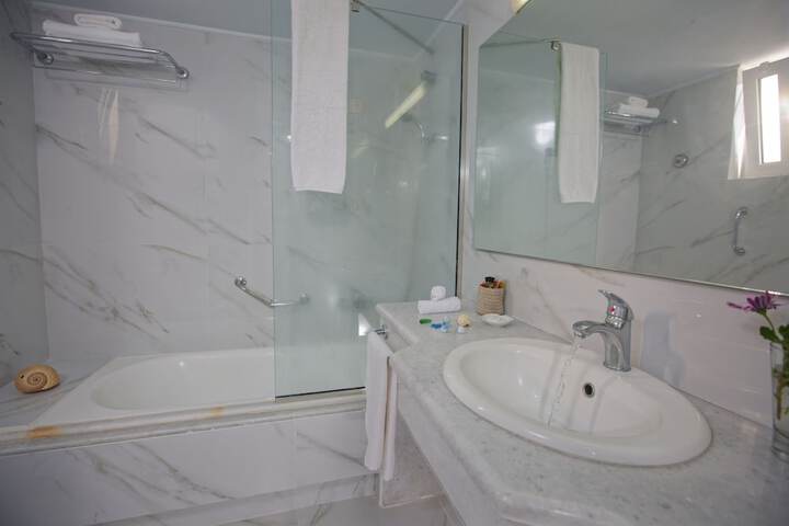 Room 12 of 48
