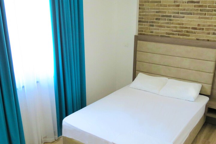 Room 13 of 34