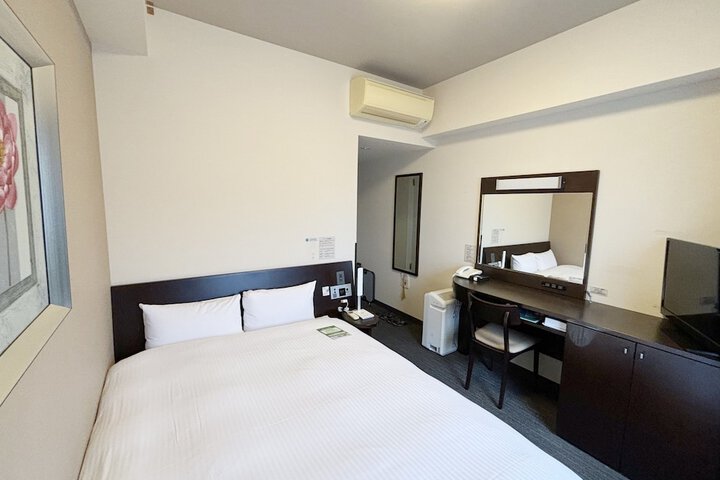 Room 6 of 35