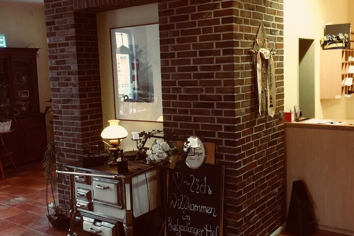 Entrance & Lobby