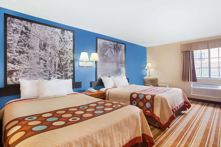 1 Queen Bed Accessible Room (2 of 10)