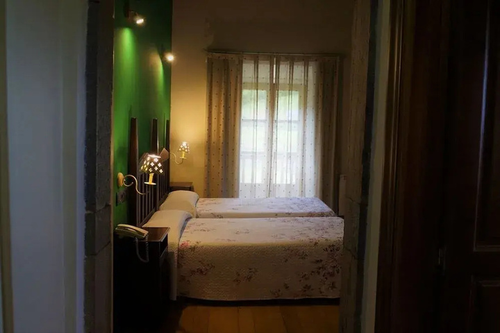 Room 5 of 17