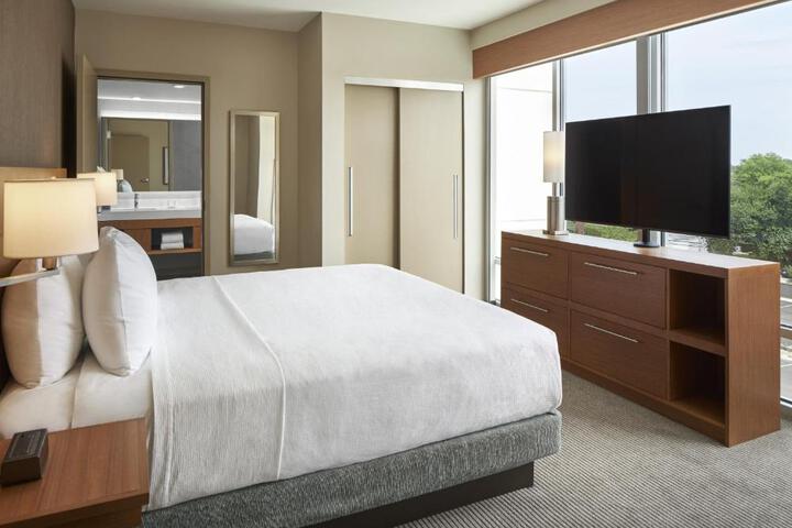 1 King Bed Sofa High Floor (7 of 7)