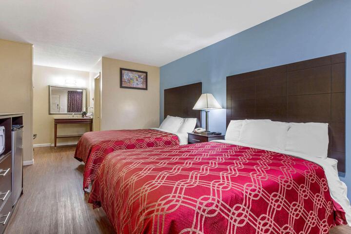 2 Double Beds (3 of 9)