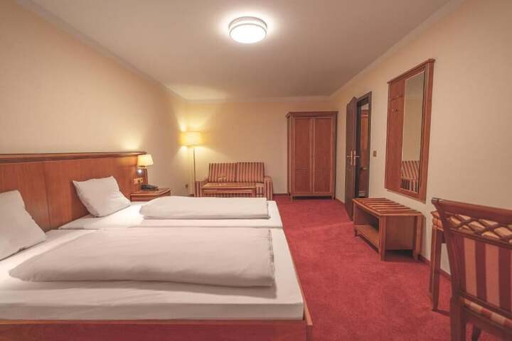 Room 7 of 92