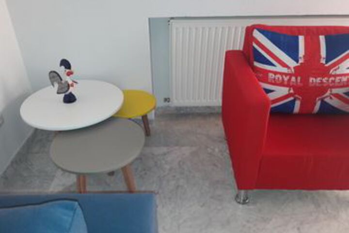 Room 10 of 12