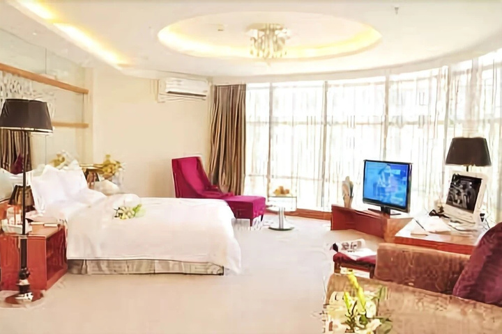 Room 4 of 12