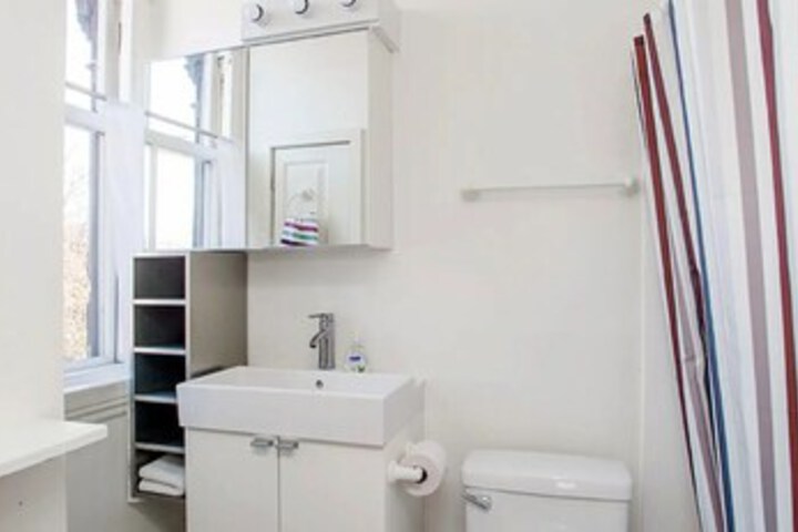 Room 10 of 63
