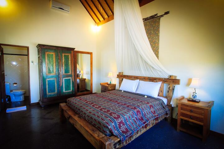 Room 2 of 8