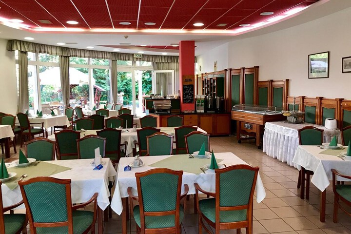 Dining 23 of 30