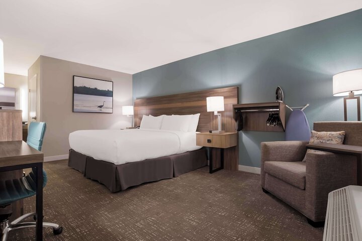 Room 8 of 24