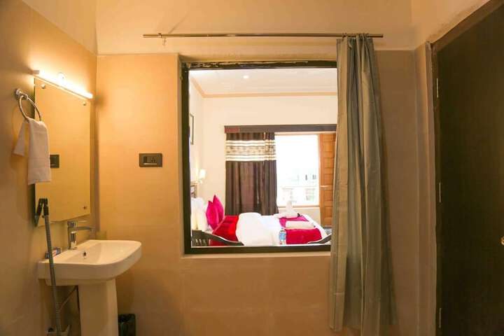 Room 8 of 25