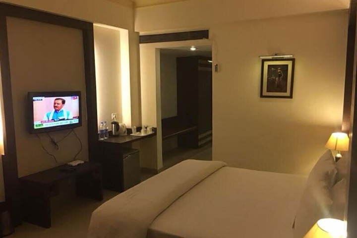 Room 13 of 40