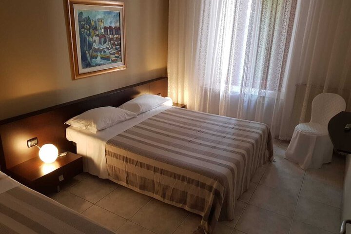 Room 5 of 6