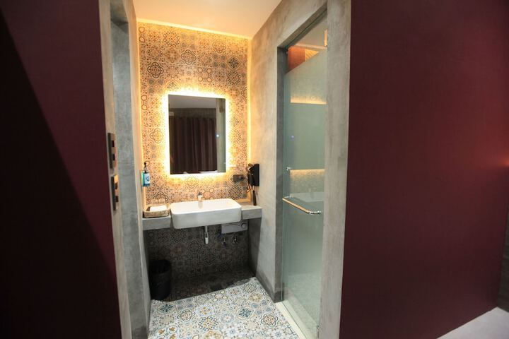 Room 43 of 69