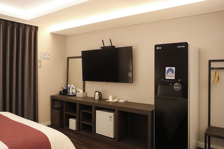 Room 32 of 85