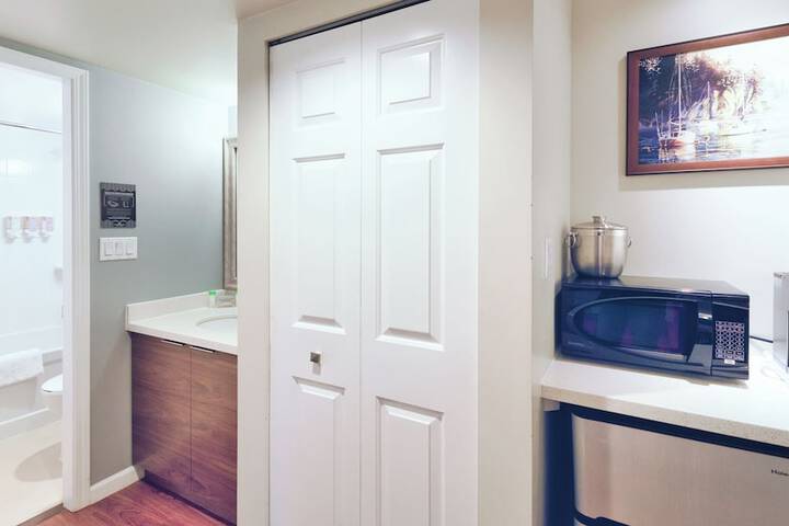 Room 64 of 95