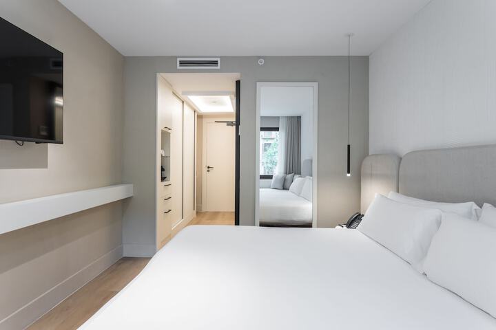 Room 13 of 109