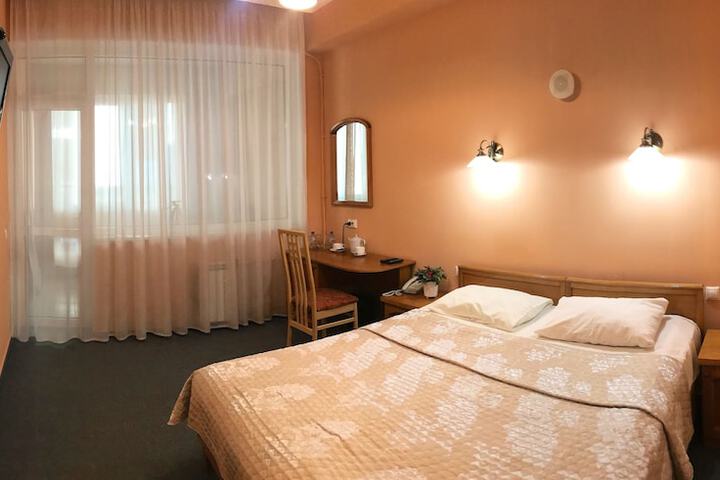 Room 6 of 42