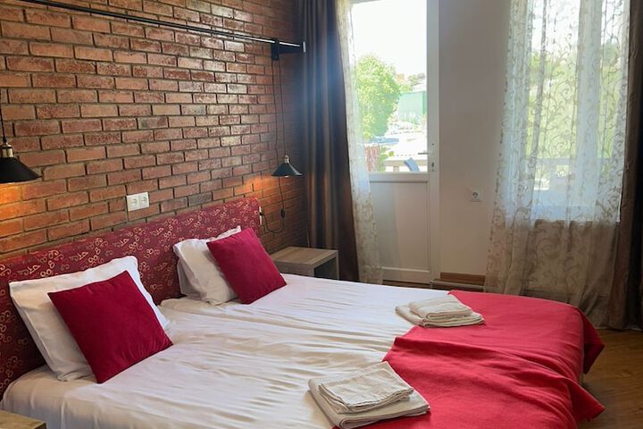 Room 28 of 66