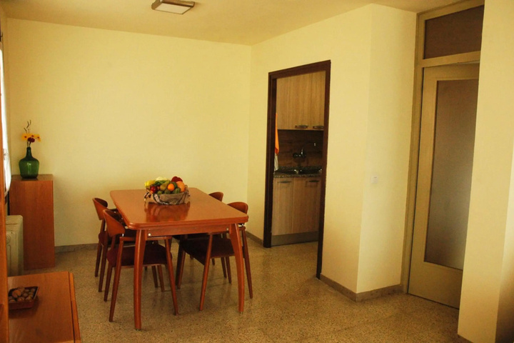 Room 5 of 11