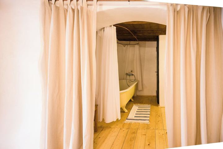 Room 2 of 61