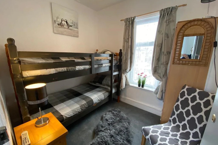 Room 4 of 5