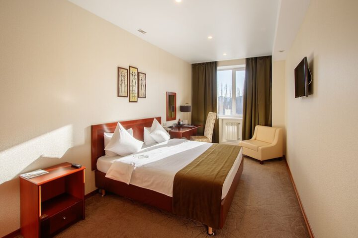 Room 16 of 103