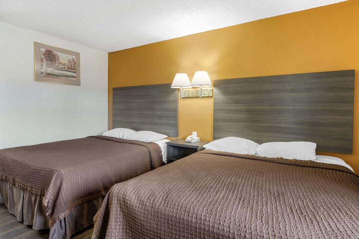 Classic 2 Queen Beds (7 of 8)