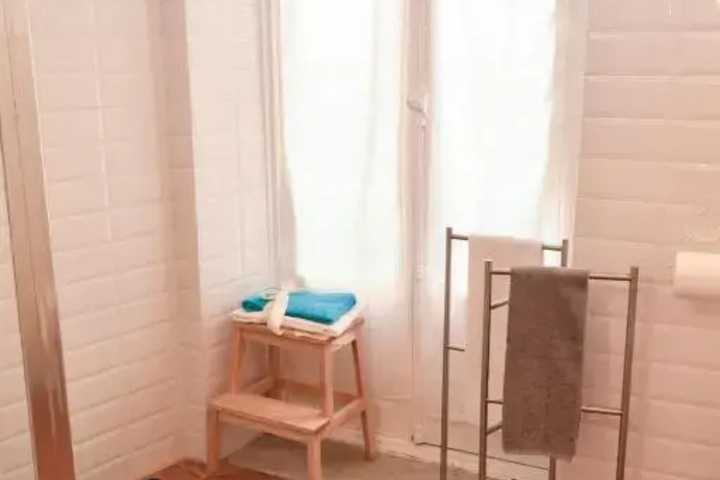 Room 8 of 19
