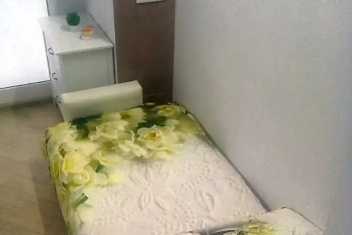 Room 6 of 9