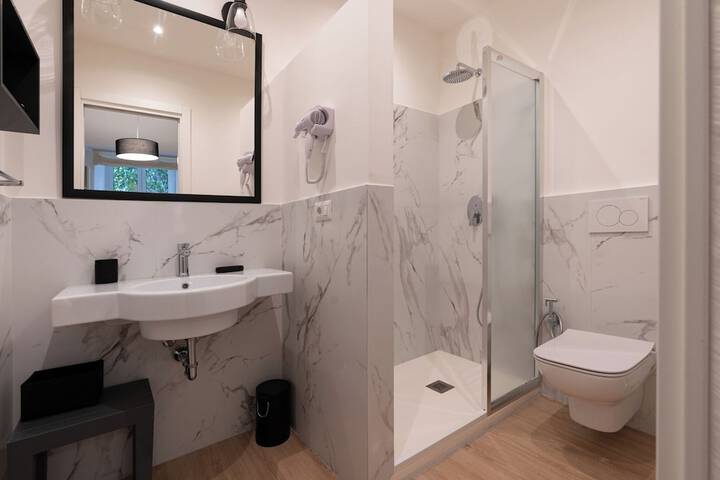 Room 6 of 25