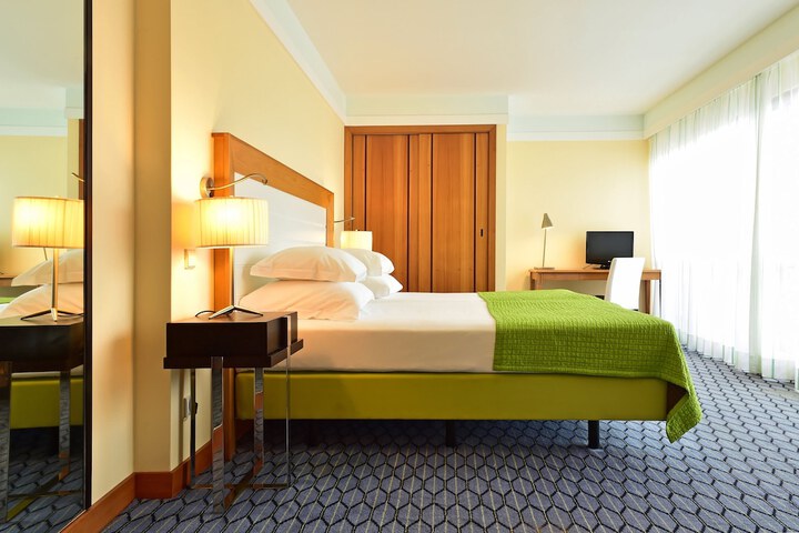 Room 59 of 250