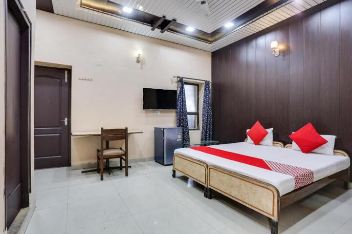 OYO Flagship Hotel Lila