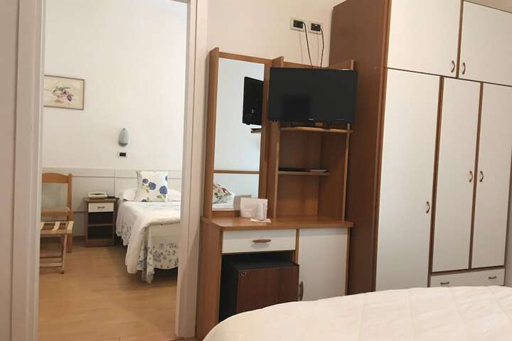 Room 27 of 62