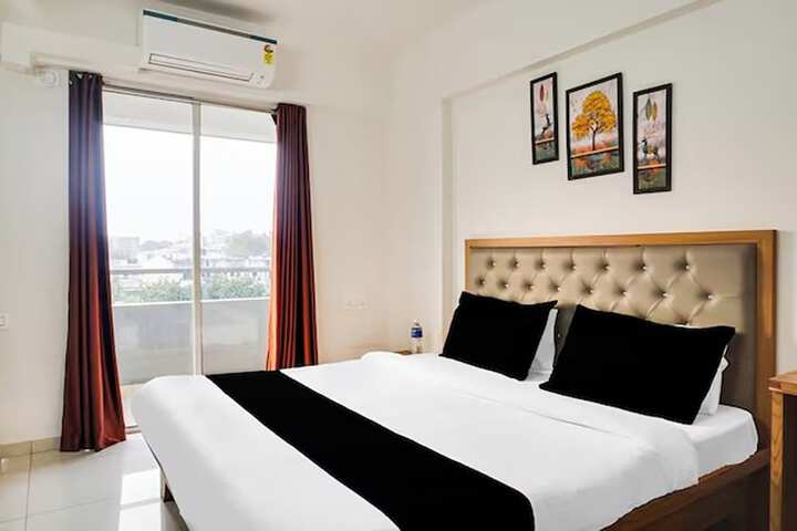 Room 10 of 28