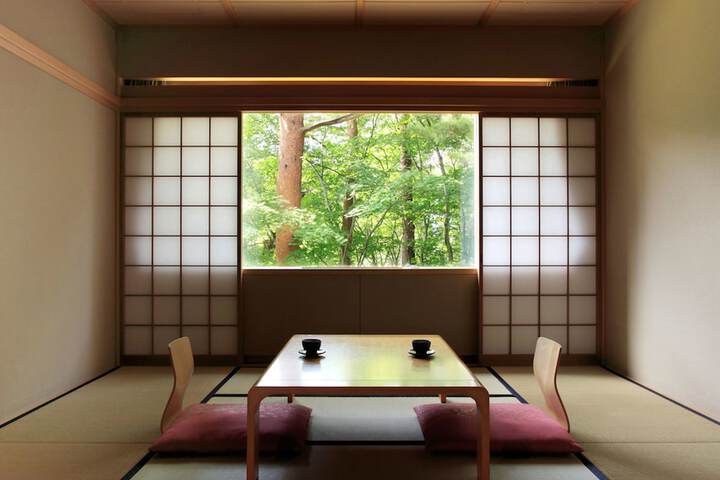 Room 13 of 102