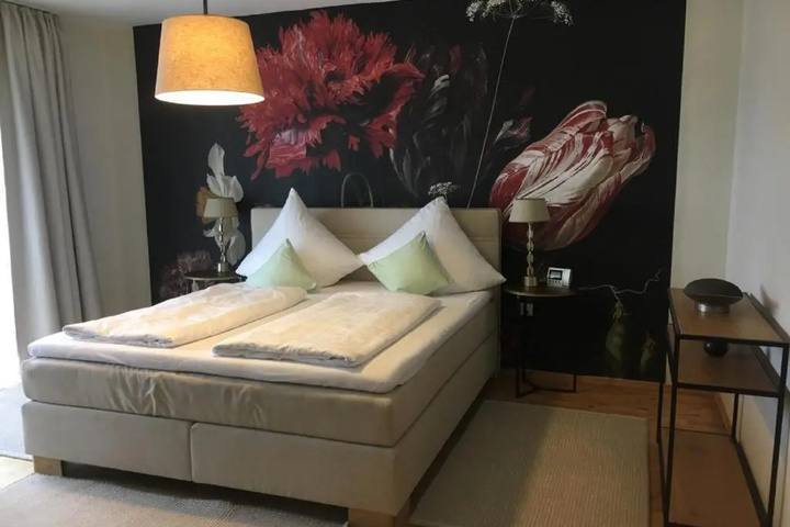 Room 4 of 7