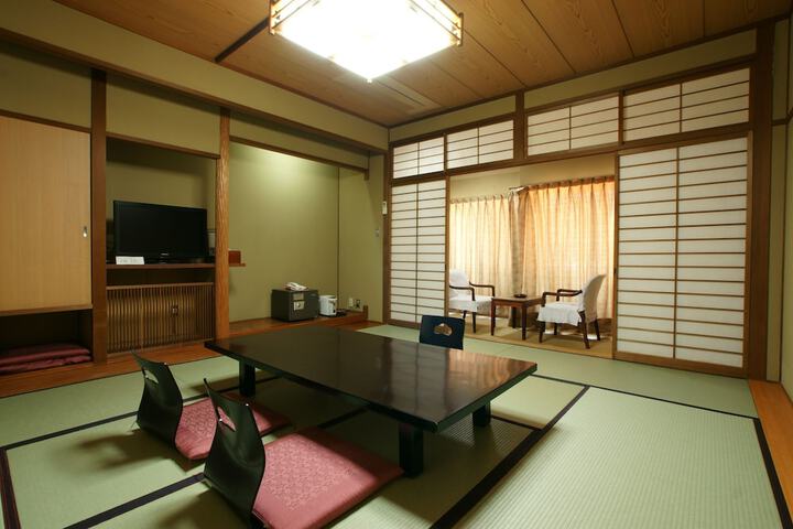 Room 5 of 25