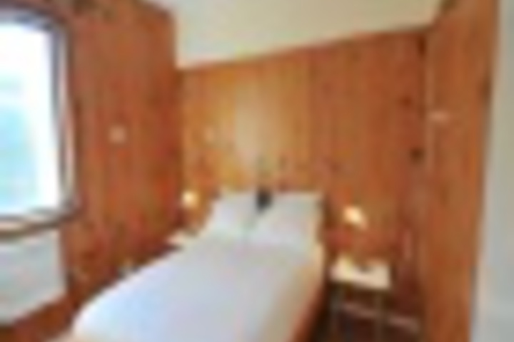Room 51 of 693