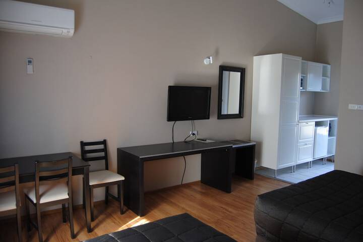 Room 4 of 40