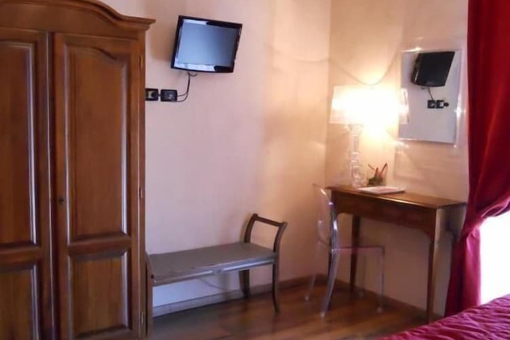 Room 5 of 36