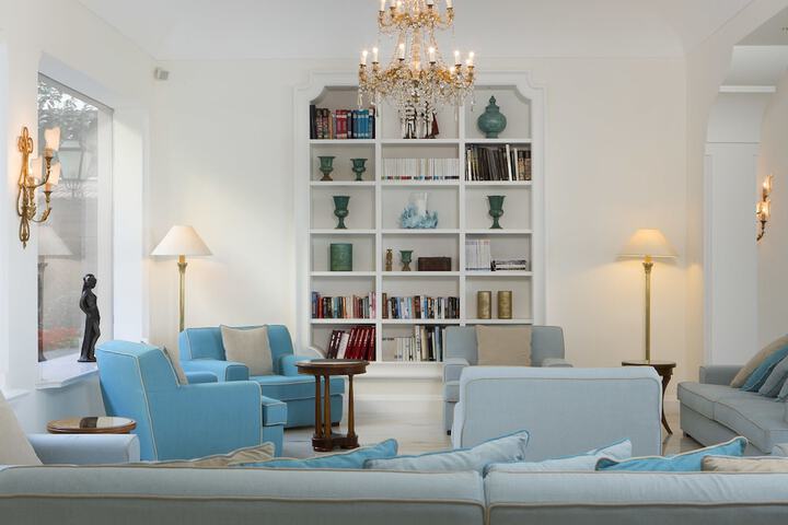 Guest Lobby