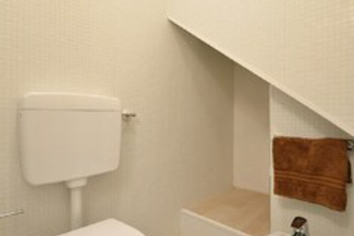 Room 3 of 28