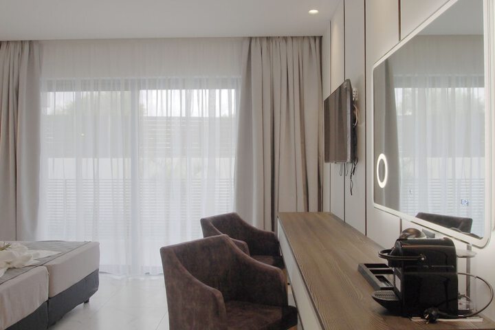Room 13 of 28
