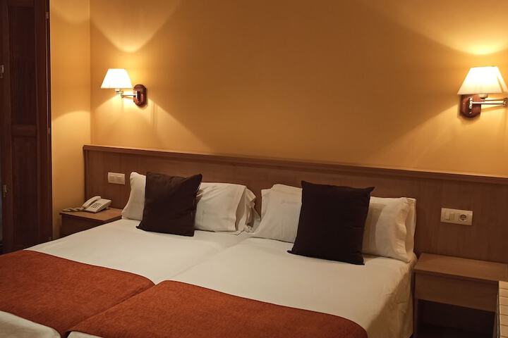 Room 13 of 40