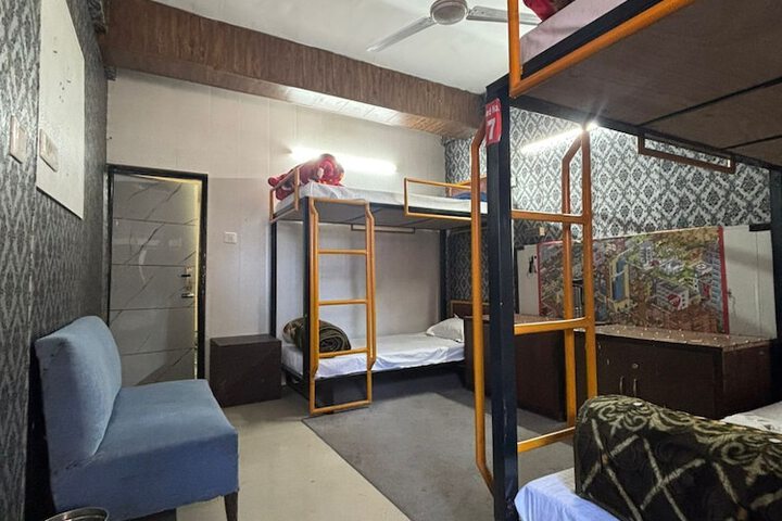 Room 11 of 16